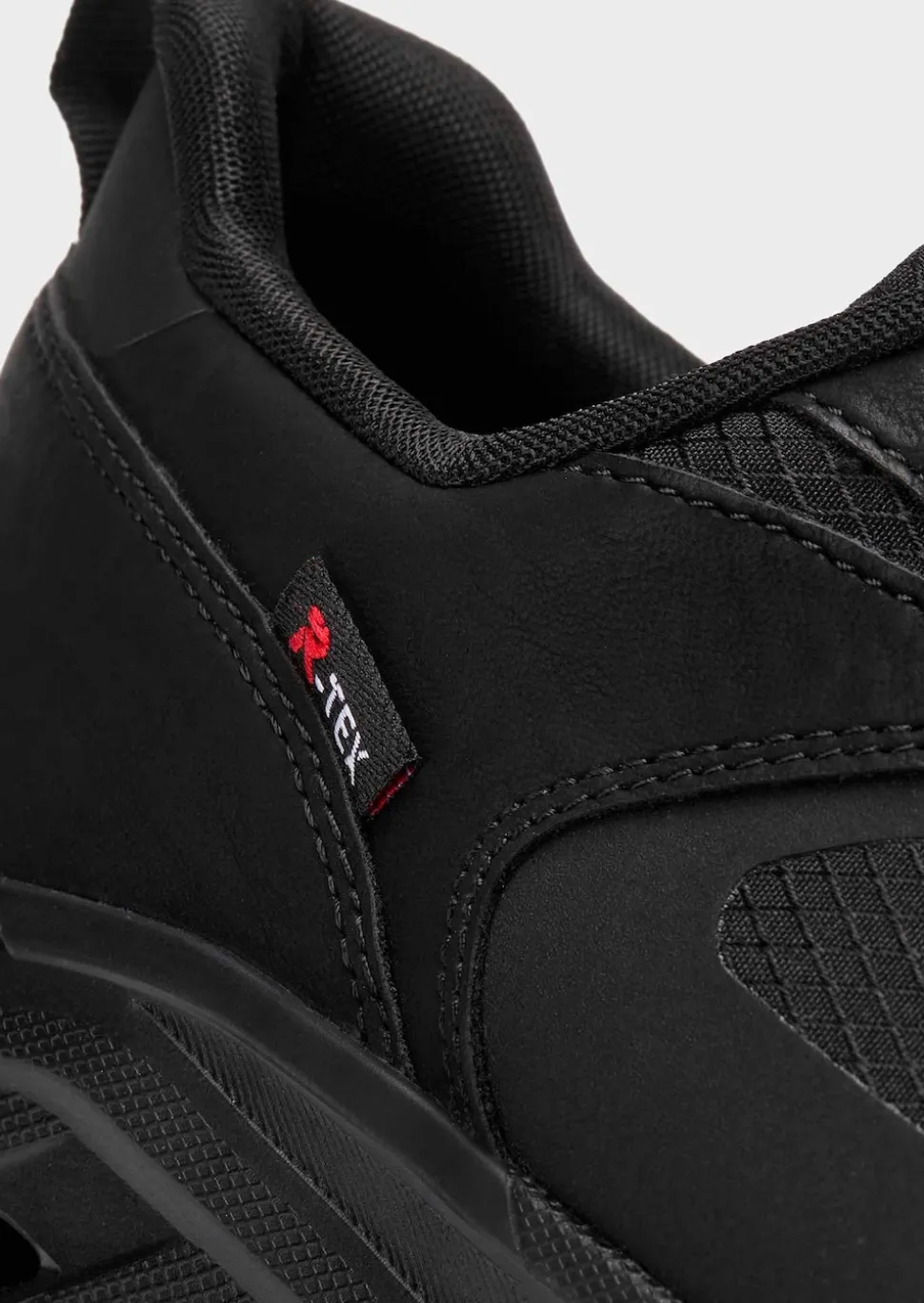 Wetterfester Sneaker mit Schnellschnürung