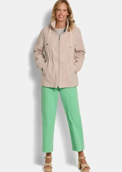Windbreaker mit abnehmbarer Kapuze