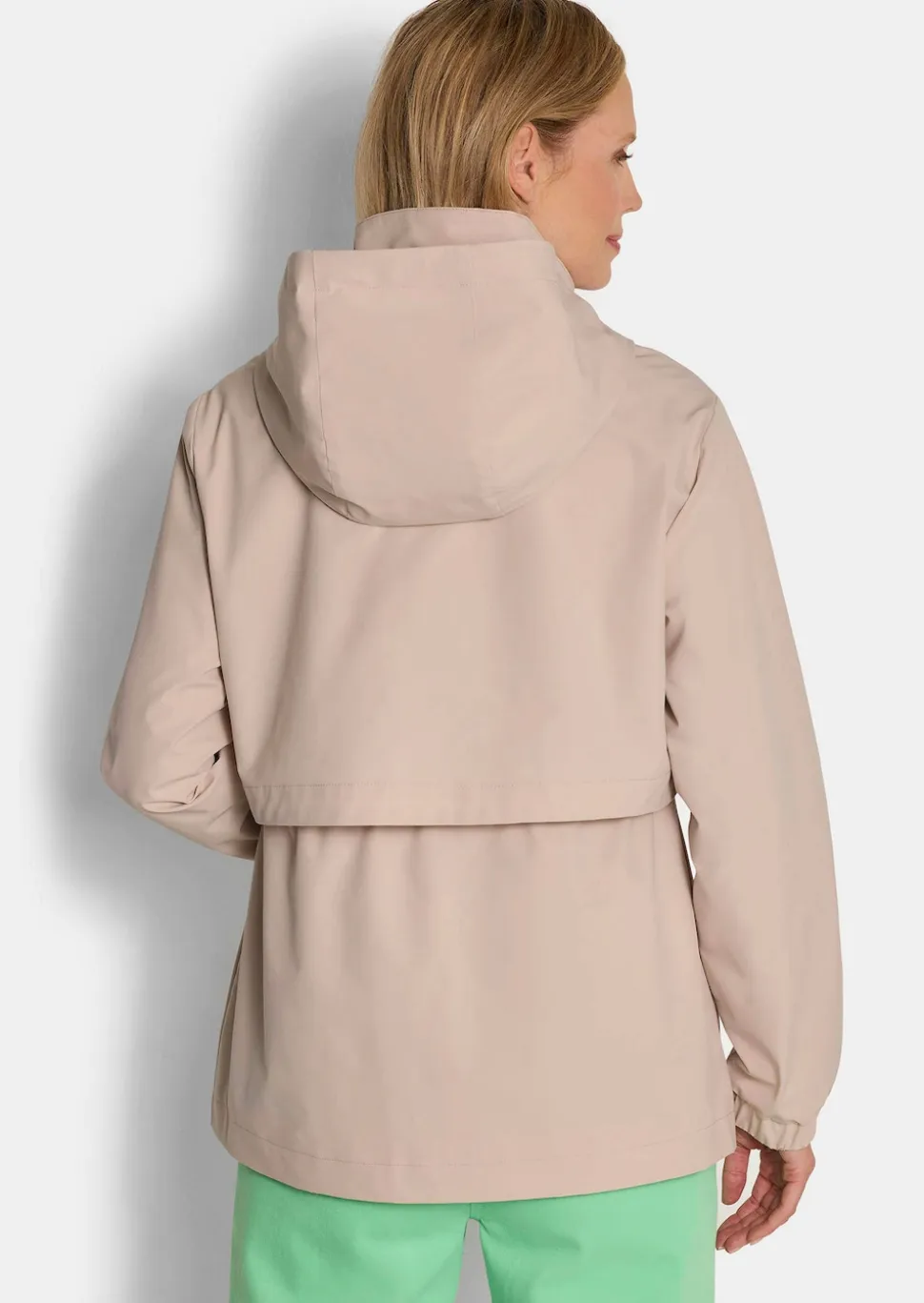 Windbreaker mit abnehmbarer Kapuze