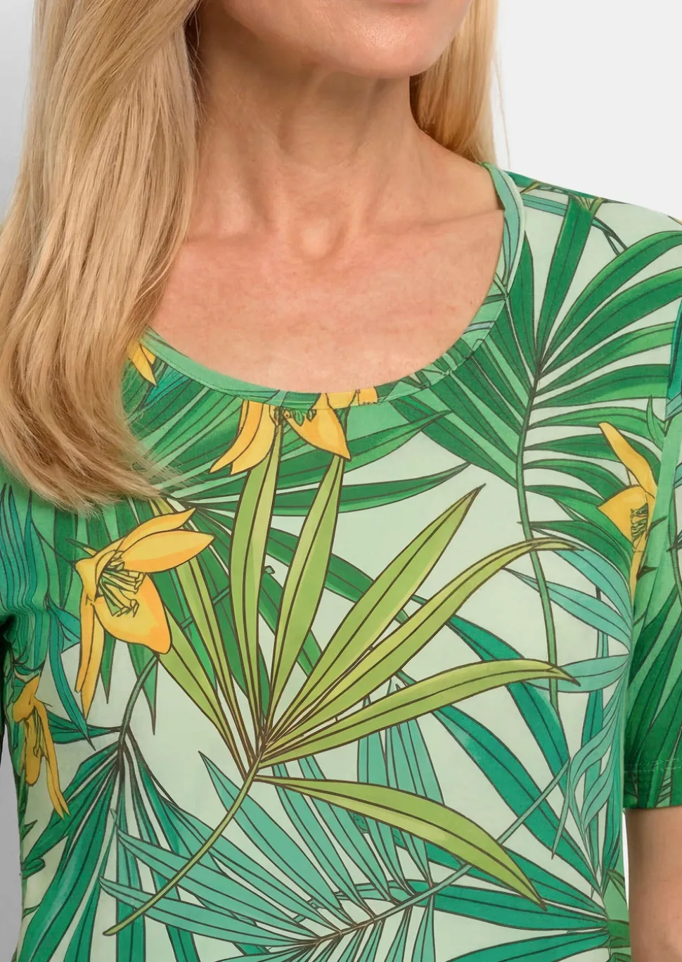 Wohlfühlshirt mit tropischem Dessin